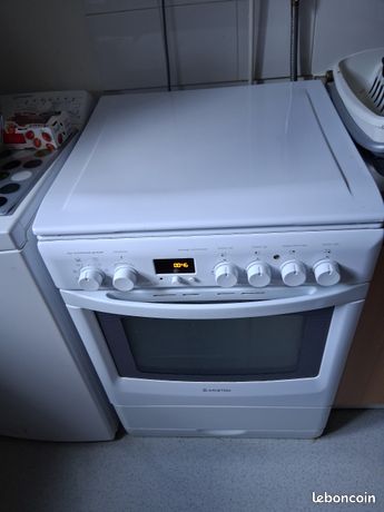 Cuisinière hybride et pyrolyse Ariston CX61FAWF