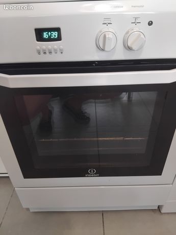 Cuisinière induction Indesit
