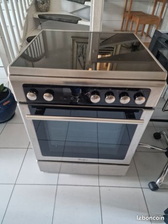 Cuisinière vitrocéramique WHIRLPOOL PYROLYSE
