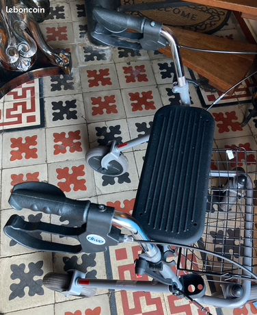 Déambulateur rollator 4 roues Devilbiss Cristallo