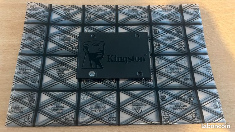 Disque SSD 960 Go Kingston A400 2.5 pouces (20 heures d'utilisation)