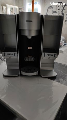 Distributeur automatique de boissons chaudes