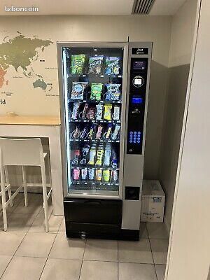 Distributeur automatique de boissons et alimentaires