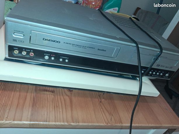 Donne magnetoscope et cassette