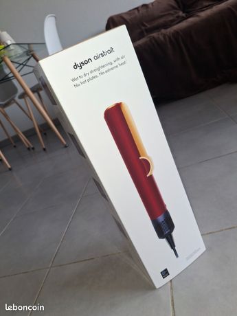 Dyson airstrait