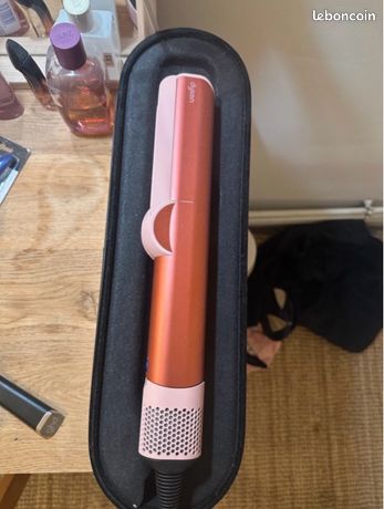 Dyson airstrait