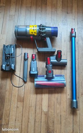 Dyson V10 parquet