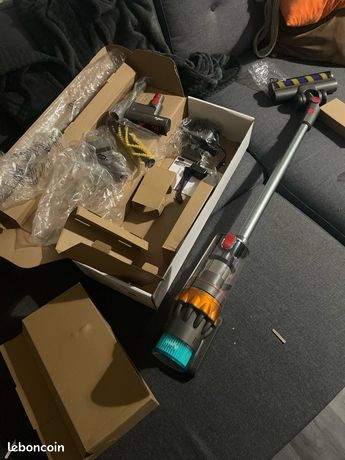 Dyson V15s
