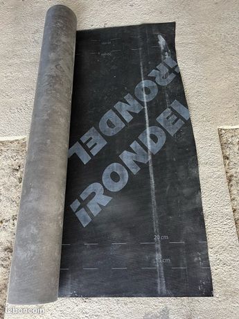 Écran sous toiture