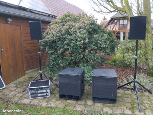 Ensemble de sonorisation, caissons de basses , amplificateurs , enceintes