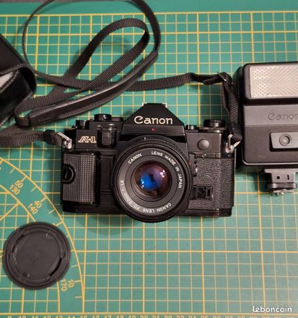 Ensemble / appareil photo Canon A1 avec objectif 50mm 1 :1,8 et flash et entièrement fonctionnel