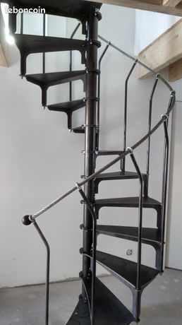 Escalier colimaçon style indus