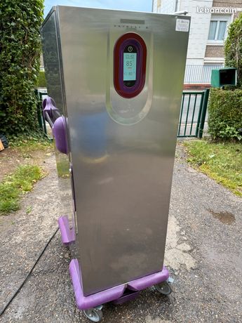 étuve chaude sur roulette 17 niveaux BOURGEAT