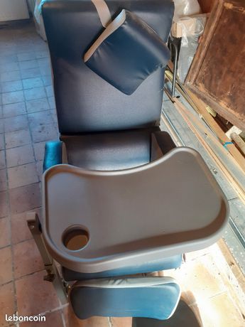 Fauteuil avec table