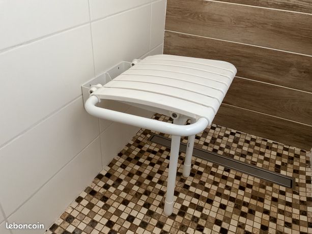 Fauteuil pour douche pliable et poignée