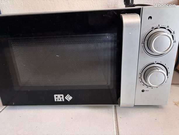 Four à micro-ondes