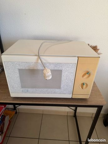 Four à micro ondes