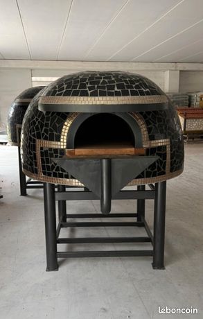 Four a pizza napolitain