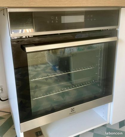 Four à pyrolyse encastrable Electrolux