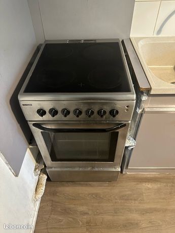 Four beko avec plaque à induction