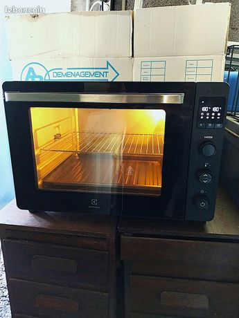 Four Electrolux ESO46DIGIT état proche du