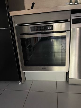 Four encastrable whirpool