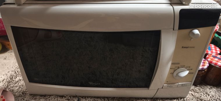 Four micro onde 25l Whirlpool blanc