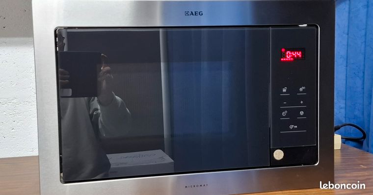 Four micro-ondes encastrable Samsung