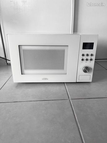 Four micro ondes hs
