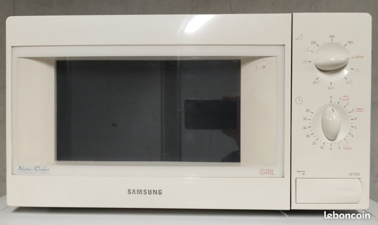 Four Micro-Ondes