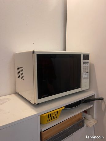 Four micro-ondes