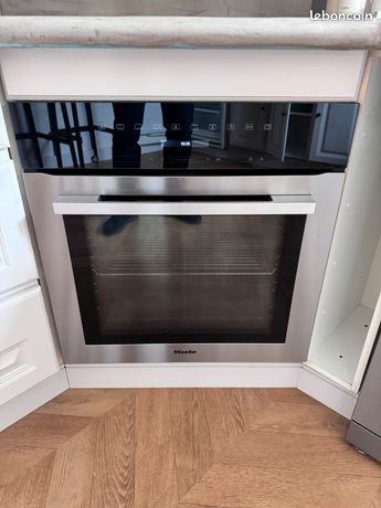 Four Miele H 7161 BP Pyrolyse Parfait état Décembre 2022