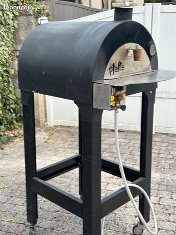 Four pizza à gaz