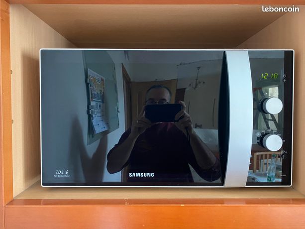 Four SAMSUNG ME102V