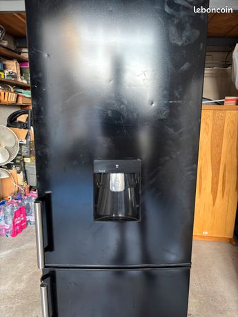 Frigo congélateur noir peu servi