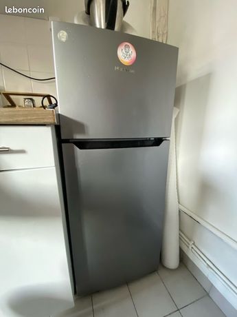 Frigo Hisence à vendre taille moyenne 124L 96L +28L congélateur