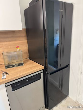 Frigo noir indesit