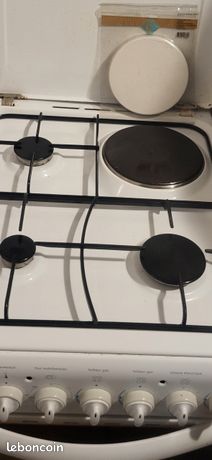 Gaziniere Indesit 3 feux gaz et 1 électrique blanche + cafetiere électrique BOSCH tassimo neuve encore emballé + lot de luminaires