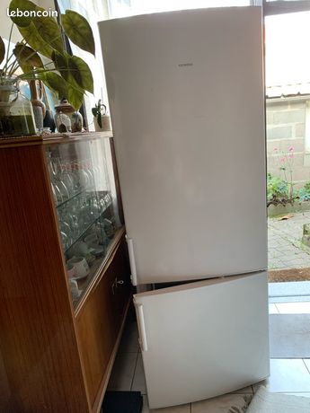 Grand frigo avec 2 grands tiroirs congélateur