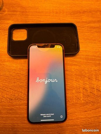 IPhone 12 rouge 64Go débloqué