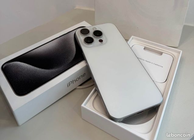 Iphone 15 Pro avec accessoires