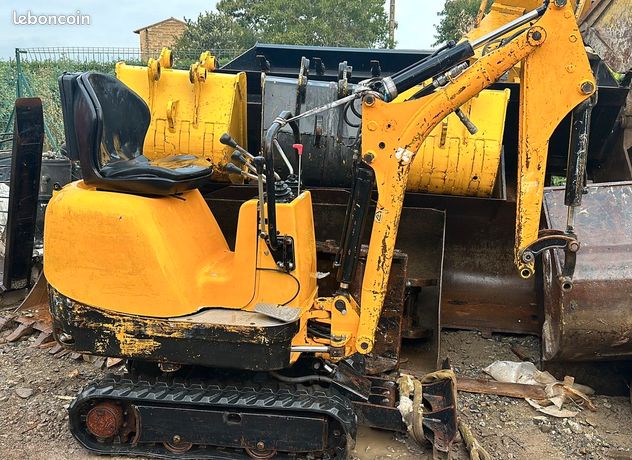 JCB 8008 CTS à 5900 HT