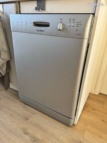 Lave vaisselle avec fuite