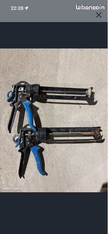 2 pistolets