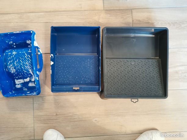 3 bacs de peinture