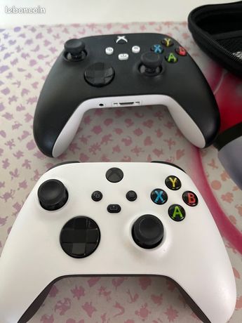 Lot de deux manettes Xbox