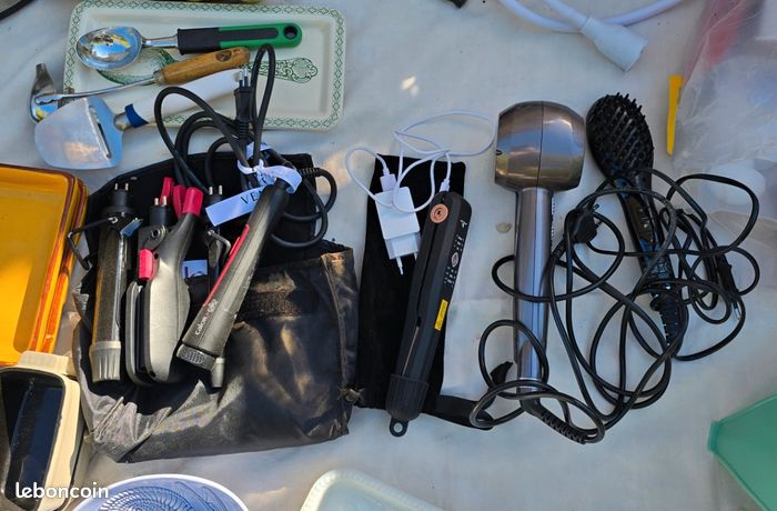 Lot objets coiffure pour vide grenier
