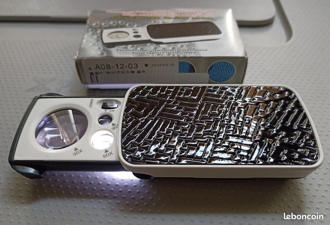 Loupe à bijoux 30X / 60X / 90X avec LED et lumière UV