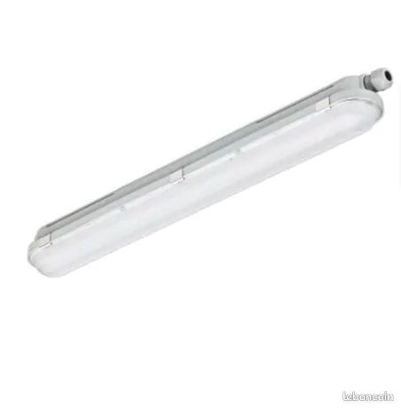 Luminaire Philips Réglette LED Étanche Coreline 60cm