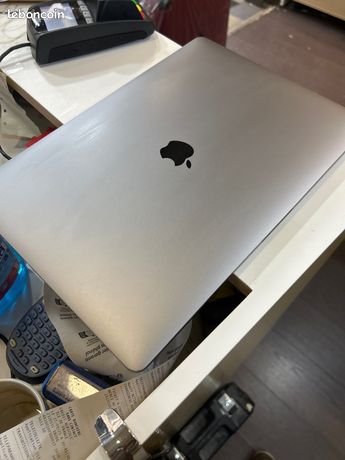 MacBook Pro A 1990